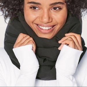 Lululemon Pack in the Heat Scarf
